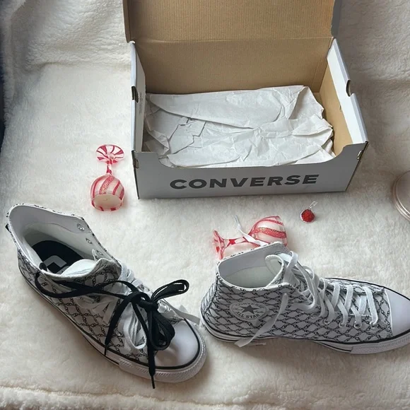 Converse brand new shoes in box. Women size 10.5 Men’s size 8.5 - Picture 3 of 7